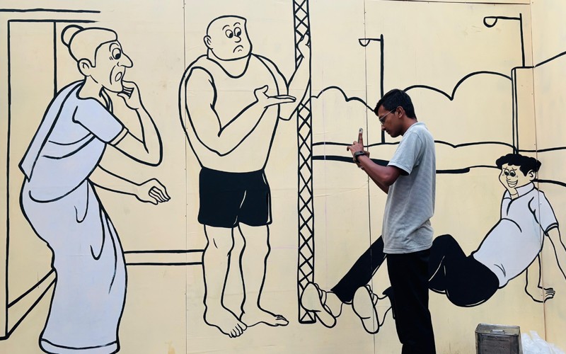 In images: Kolkata’s Kumortuli Sarbojonin Durga Puja 2025 pays tribute to cartoonist Narayan Debnath