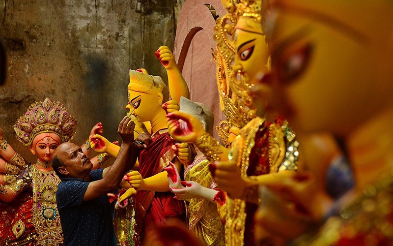 In Images: Kolkata Marks Mahalaya with Hooghly Tarpan and Durga's Chokkhudan