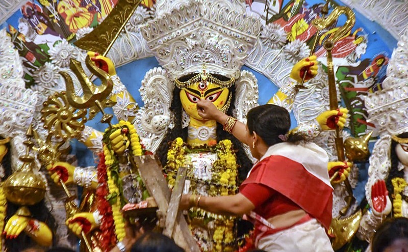 In Images: Devotees in Kolkata  bid farewell to Goddess Durga with sindoor khela and immersion on Vijayadashami