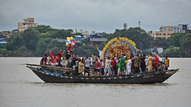In Images: Devotees in Kolkata  bid farewell to Goddess Durga with sindoor khela and immersion on Vijayadashami