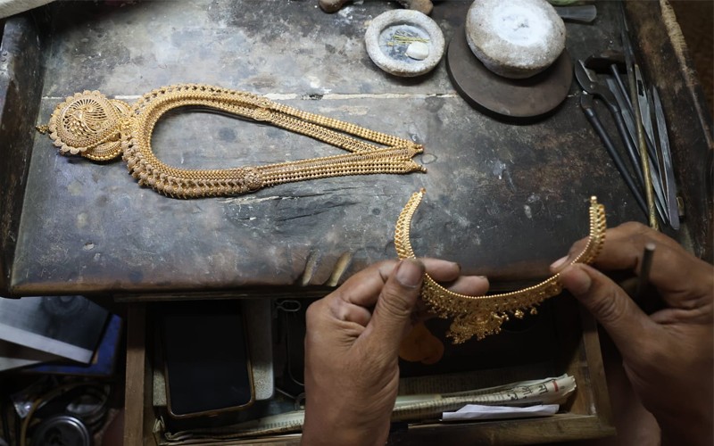 In Images: Goldsmiths craft ornaments ahead of Dhanteras in Kolkata