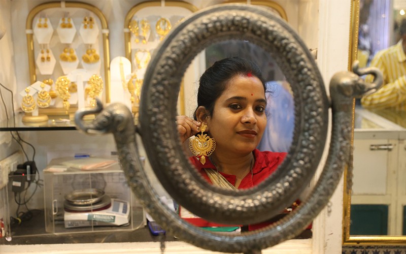 In Images: Kolkata jewellers see festive rush on Dhanteras