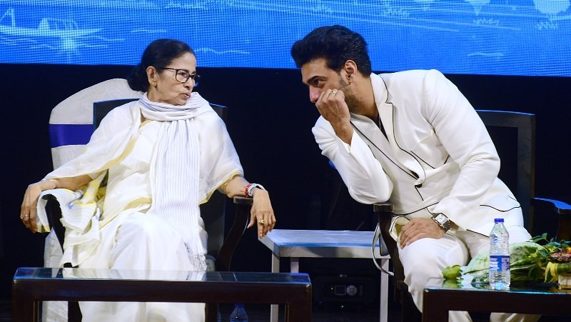 In Images: Mamata Banerjee, Dev, Shantanu Moitra grace KIFF 2025 closing ceremony