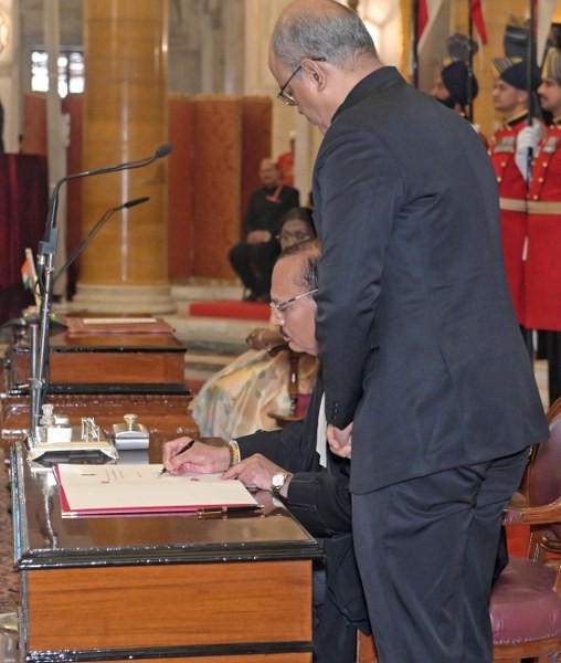 In Images: Justice Surya Kant takes oath 53rd CJI