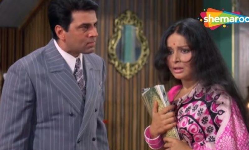 Dharmendra with Raakhee Gulzar in Blackmail.