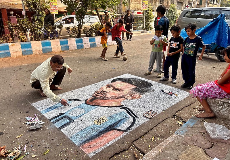 Kolkata Artist Paints Grand Street Tribute Ahead of Messi’s India Tour