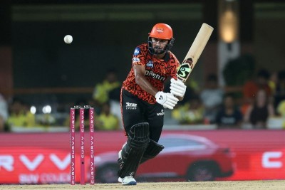 Sunrisers Hyderabad upset Chennai Super Kings by five wickets