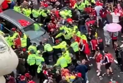 Car ploughs into pedestrians during Liverpool FC's parade, 47 injured