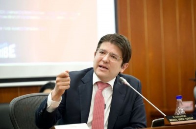 Colombia: Presidential candidate Miguel Uribe shot during rally