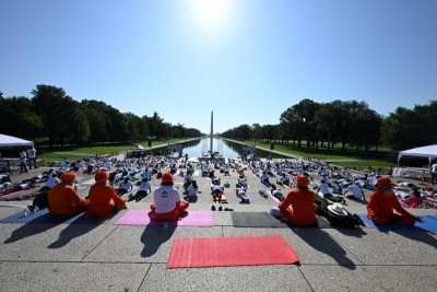 Indian Embassy in US marks Yoga Day, 500 enthusiasts participate