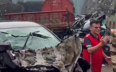 Truck hits vehicles on Mumbai-Pune Express Highway after brake failure; 19 injured