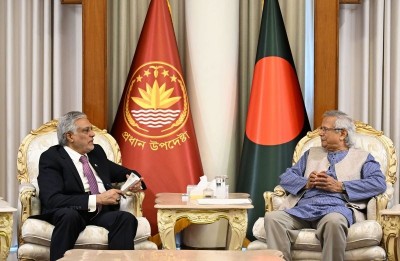 Pakistani Foreign Minister visits Bangladesh, refuses to apologise for 1971 genocide
