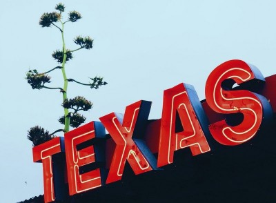 US: Texas Governor bans Sharia Law after Muslim cleric asks shops not to sell pork, alcohol