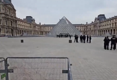 Thieves steal Napoleon-era jewels in daring daylight heist at Paris’ Louvre Museum