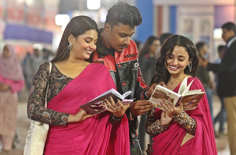 Book lovers flood Kolkata! Massive turnout at 49th International Book Fair