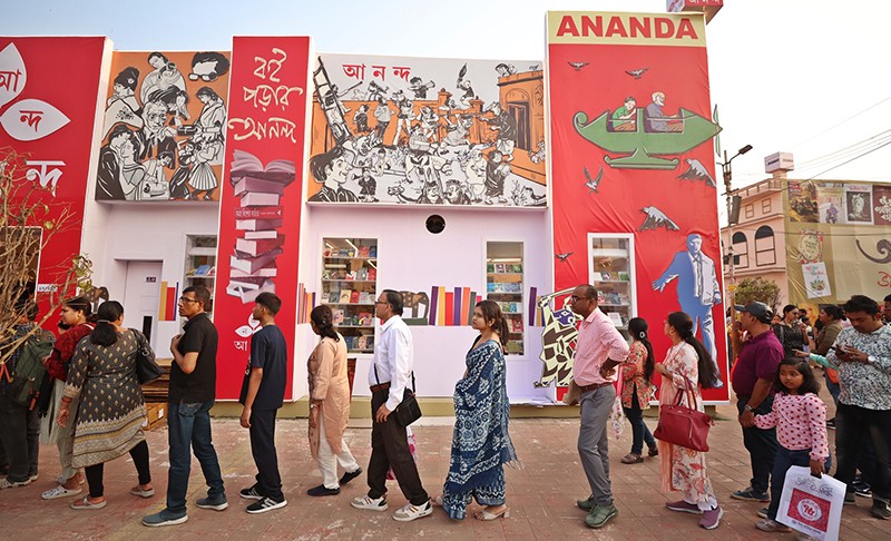 Book lovers flood Kolkata! Massive turnout at 49th International Book Fair
