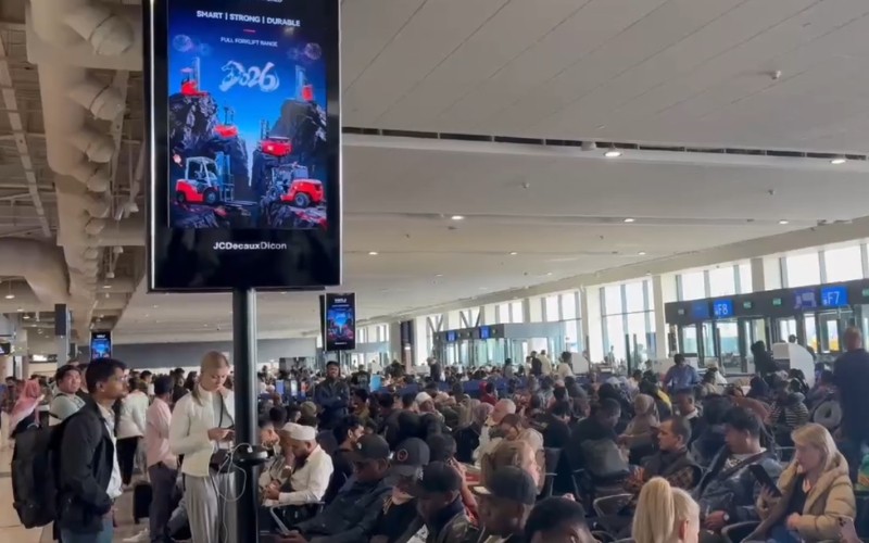 Iran’s missile retaliation forces Dubai airport shutdown and Burj Khalifa evacuation amid widening Middle East conflict.