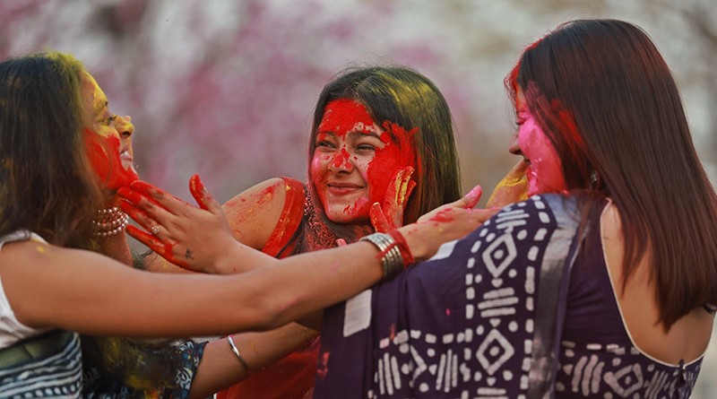 Splash of Spring: Holi celebrations in Kolkata