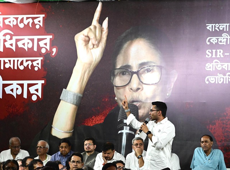 In Images: Mamata Banerjee holds dharna in Kolkata over SIR issue
