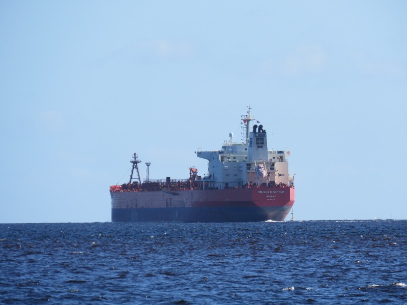 America’s changing stance on India’s Russian oil trade highlights tensions between sanctions enforcement and energy stability.