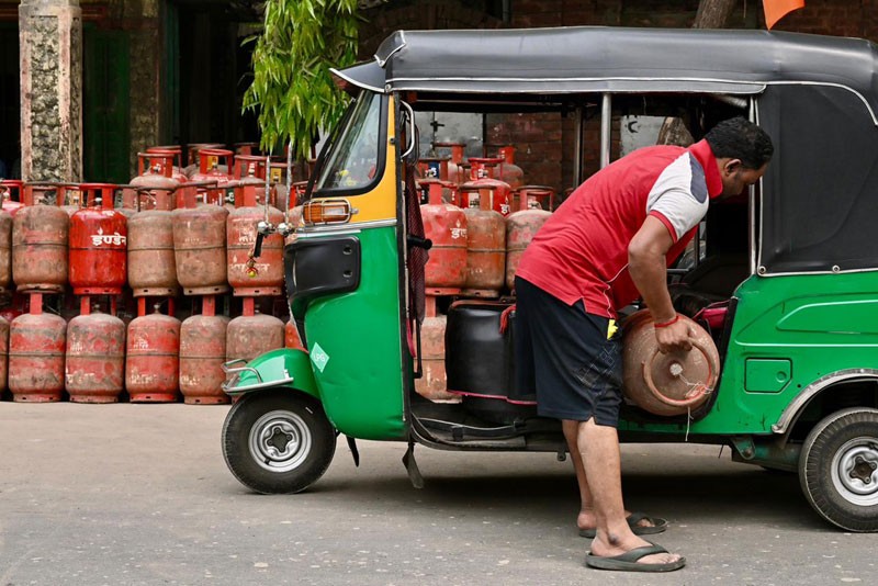 In Images: Kolkata faces widespread LPG shortage amid supply crunch