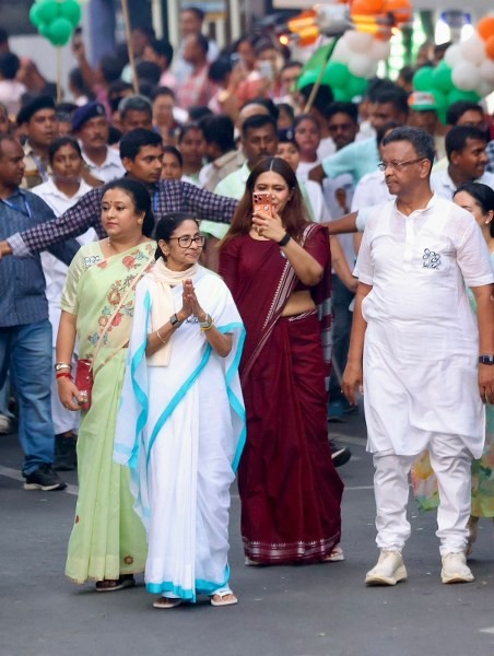 In Images: Mamata Banerjee rallies South Kolkata amid PM Modi's visit to the city