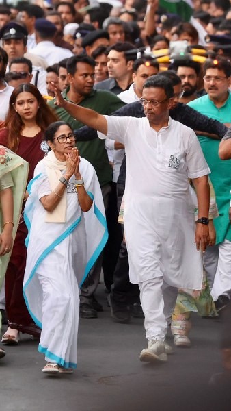 In Images: Mamata Banerjee rallies South Kolkata amid PM Modi's visit to the city