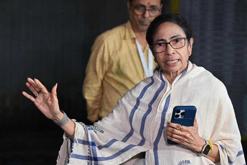 Mamata’s midnight meltdown: CM stays 4 hours at strongroom over ‘EVM tampering’ fears
