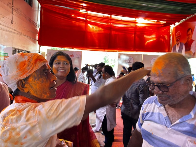 Celebrations begin at BJP Bengal HQ in Kolkata as party inches towards majority mark