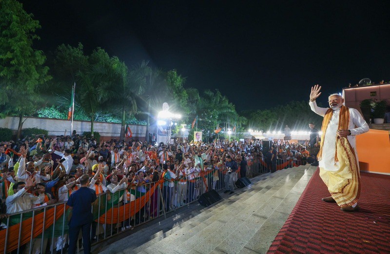In Images: PM Modi in traditional dhoti look at BJP HQ as party celebrates sweeping electoral victory