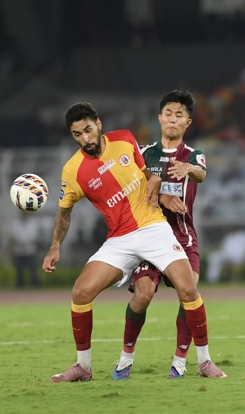 In Images: Kolkata witnesses electrifying Mohun Bagan-East Bagan derby