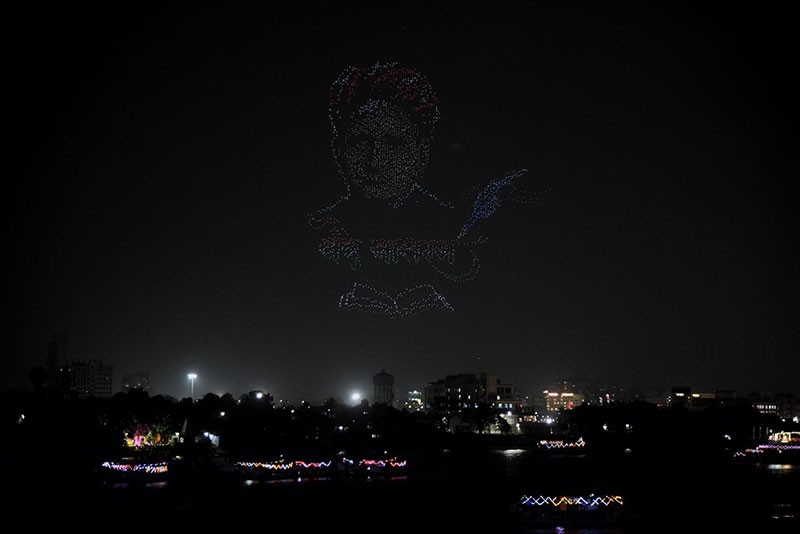 Kolkata dazzles with spectacular laser show on Howrah Bridge ahead of International Yoga Day