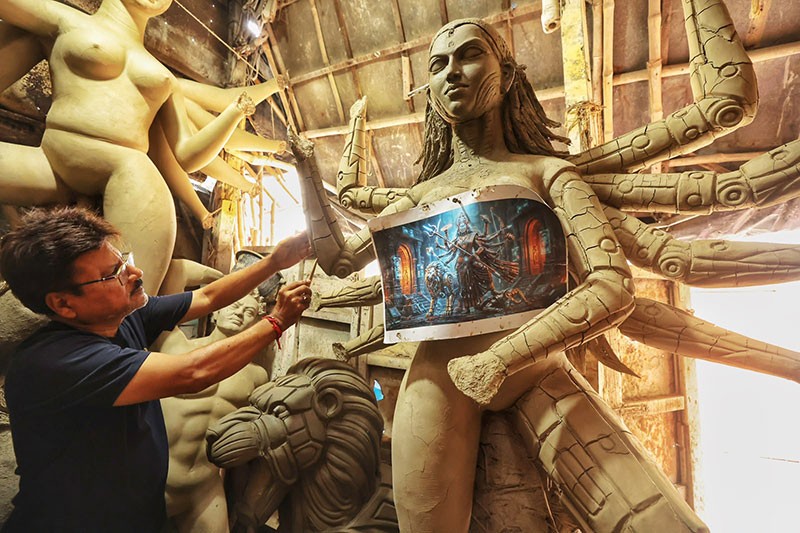 In Images: Kumartuli Artist Creates AI Robot Durga for Durga Puja 2026