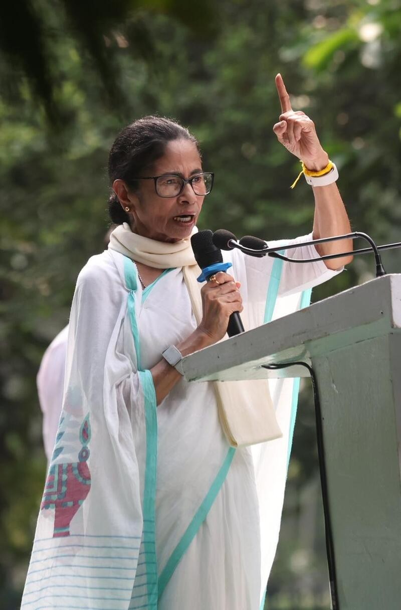 In images: Mamata Banerjee ties rakhi on wrists of 'bulldozer-affected' hawkers