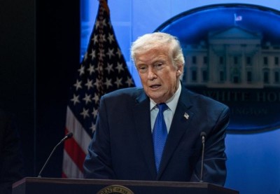 Trump signs 10 percent global tariffs after SC rejects his global import taxes