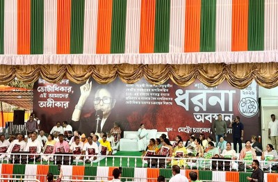 In Images: Mamata Banerjee holds dharna in Kolkata over SIR issue