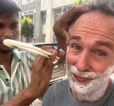 Michael Vaughan’s ‘desi’ makeover! Former English skipper gets roadside shave in India before T20 Final