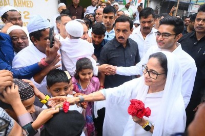 In Images: Mamata Banerjee celebrates Eid with people in Bhabanipur
