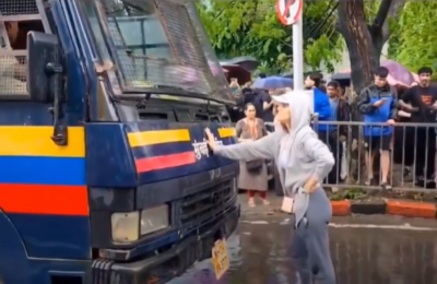 Who is Rhiya Ahir? Woman who stood before Mumbai Police van during NEET protest goes viral