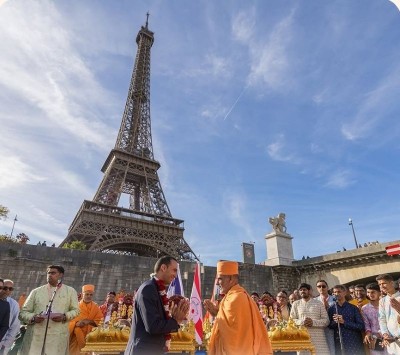 Eiffel Tower staff strike after female workers 'sidelined' during Hindu group visit