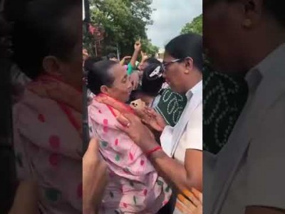 Violent clashes erupted at the Seven-Point Crossing in Park Circus