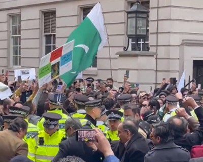 PTI-PML-N supporters face off outside Nawaz Sharif's residence in London