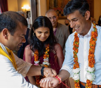 British PM Rishi Sunak sports Hindu thread as he enters 10 Downing Street