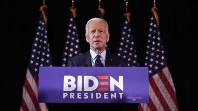 Joe Biden speaks with Volodymyr Zelenskyy, condemns Putin's decision to recognize independence of two pro-Russian separatist regions in eastern Ukraine