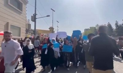 Afghanistan: Women protest against Taliban's decision to ban girls from going to school