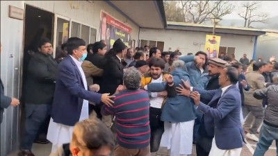 Pakistan: Clash at National Press Club in Islamabad leaves journalists hurt