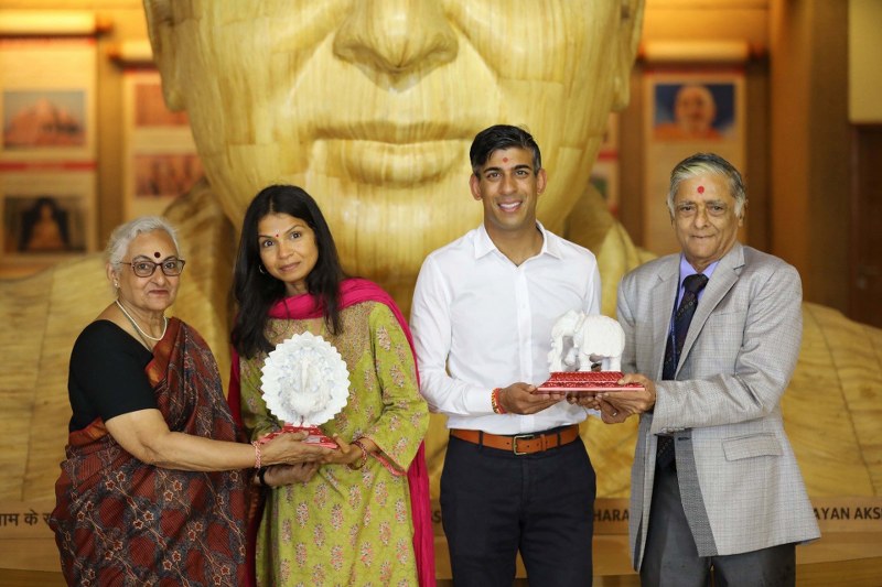 Rishi Sunak, wife Akshata Murthy visit Delhi's Akshardham Temple