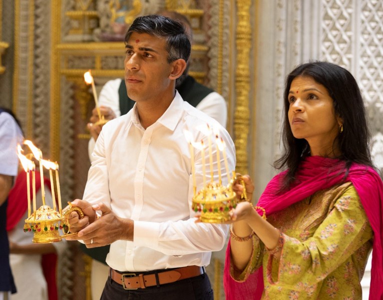 Rishi Sunak, wife Akshata Murthy visit Delhi's Akshardham Temple