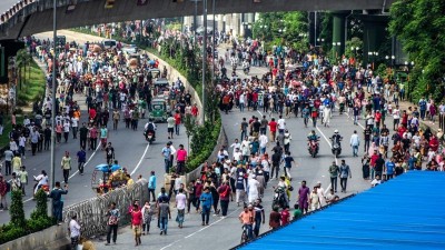 Bangladesh: Protest in Dhaka demanding boycott of restaurants not offering beef on menu