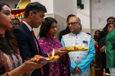 UK: Rishi Sunak celebrates Diwali in Leicester a day after quitting as Opposition leader of Parliament